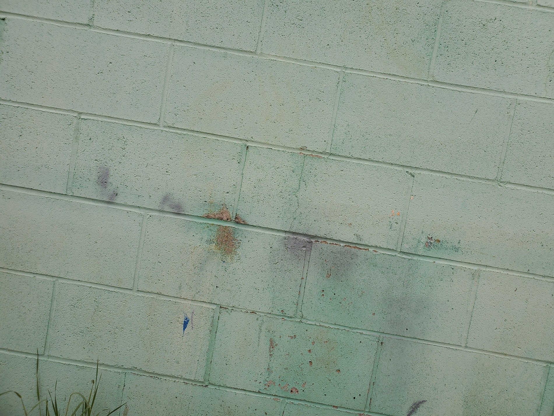 Grey bands in the stone, black specks scatter on the grit, mineral flows deep