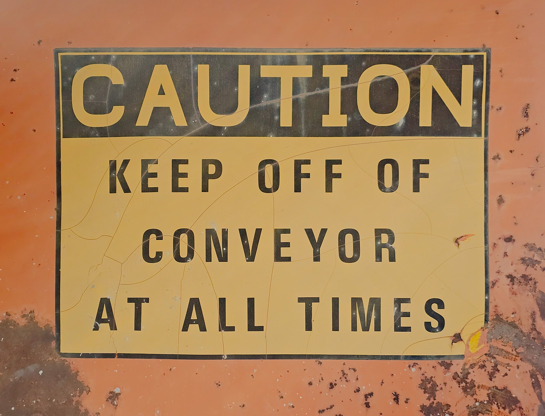 Metal throat waiting, A yellow voice holds the line, Danger hums below.