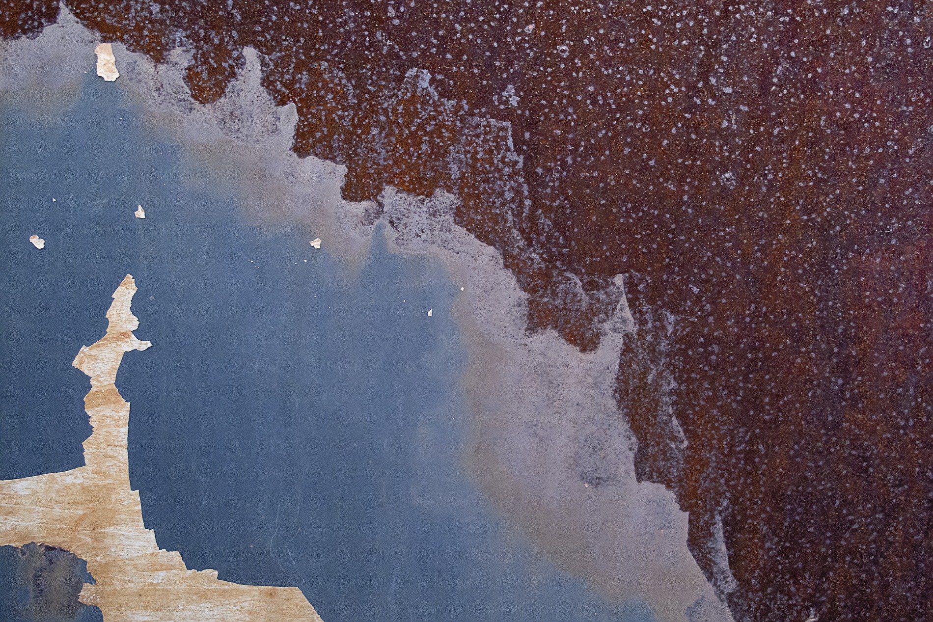 Orange rust takes all, heavy scales crust on the skin, earth returns to grit