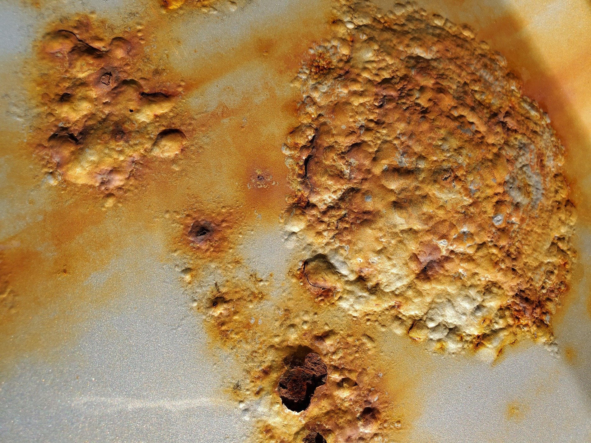 Orange veins in the grey, mineral traces mark the stone, grit holds the pattern