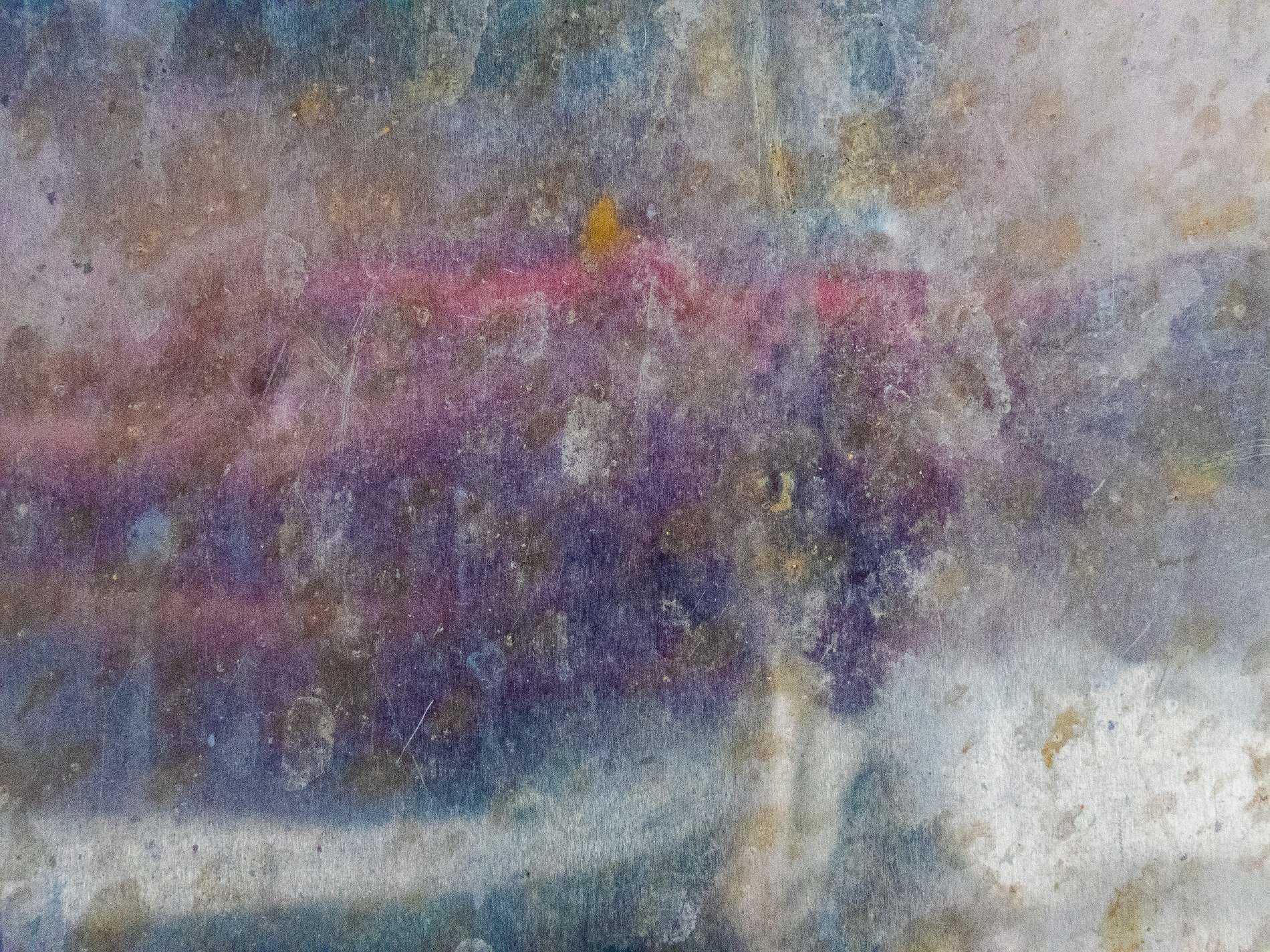 Purple bands flow deep, jagged lines trace the field, light holds the pattern