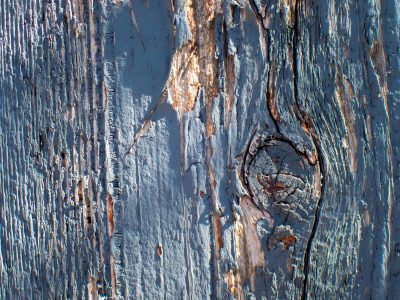 Yellow hues meet grey, rough lines trace the surface, grit holds the pattern