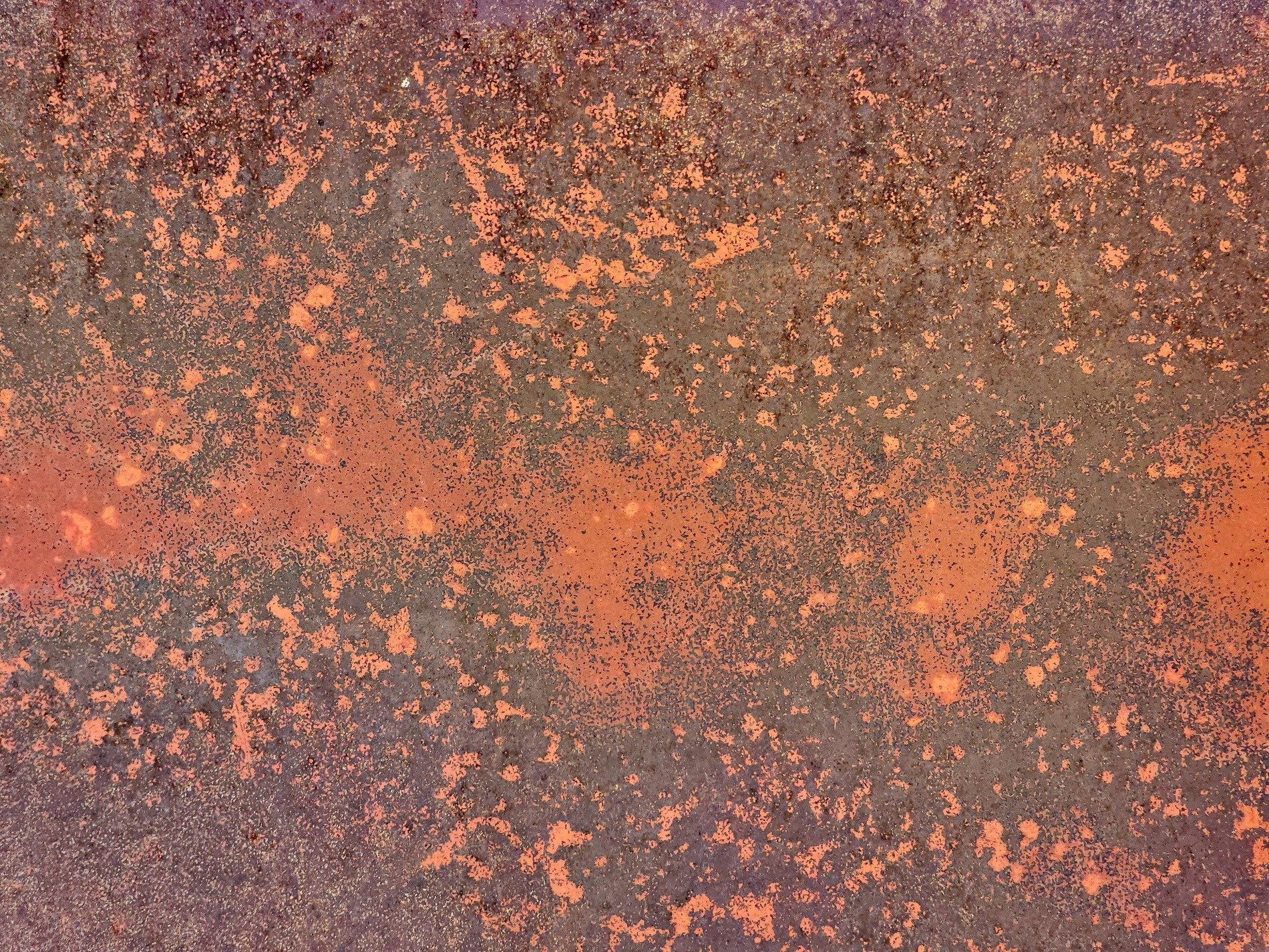 Orange waves flow thick, heavy grit marks the metal, years leave a deep trace