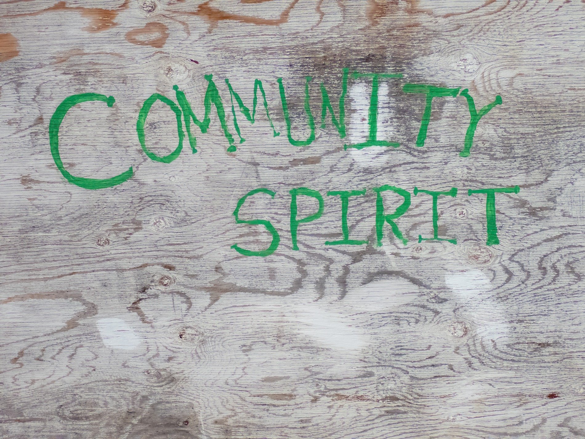 Silver grain flows fast, horizontal ridges meet light, weather carves the line