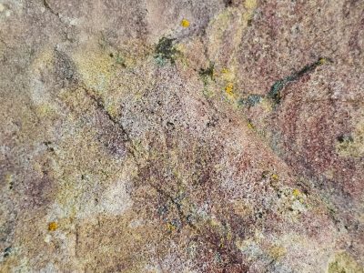 Grainy fields meet light, yellow spots claim the heavy, stone marks the finish