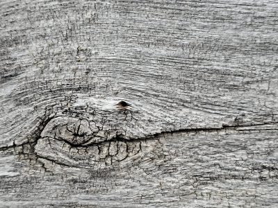 Grey patterns flow deep, vertical grain holds the heavy field, light marks the finish