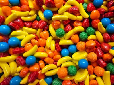 Sweet yellow crescents, rainbow sugar piles high, glazed fruit crunch awaits